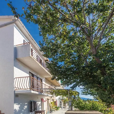 Apartment 2 Bedroom Awesome In Punat