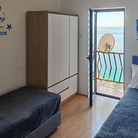 Apartment 2 Bedroom Awesome In Punat