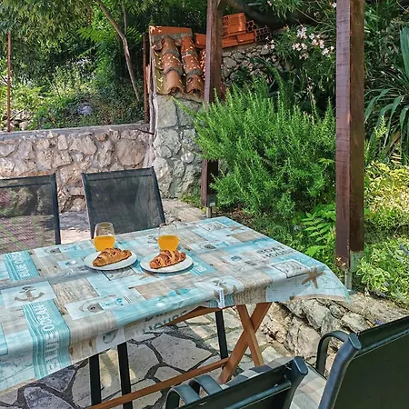 2 Bedroom Awesome In Apartment Punat