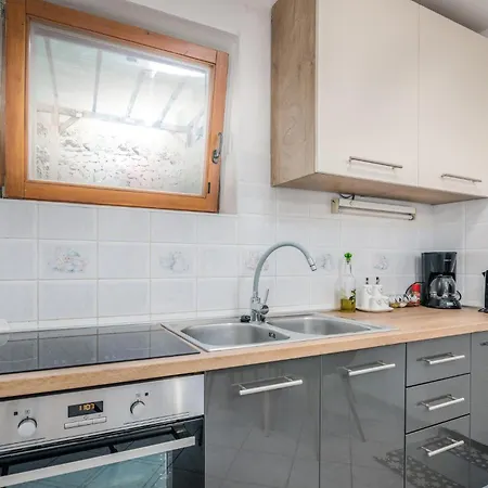 Lovely In Stara Baska Appartement *