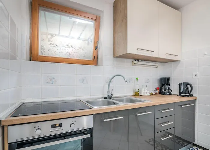 Lovely In Stara Baska Appartement *